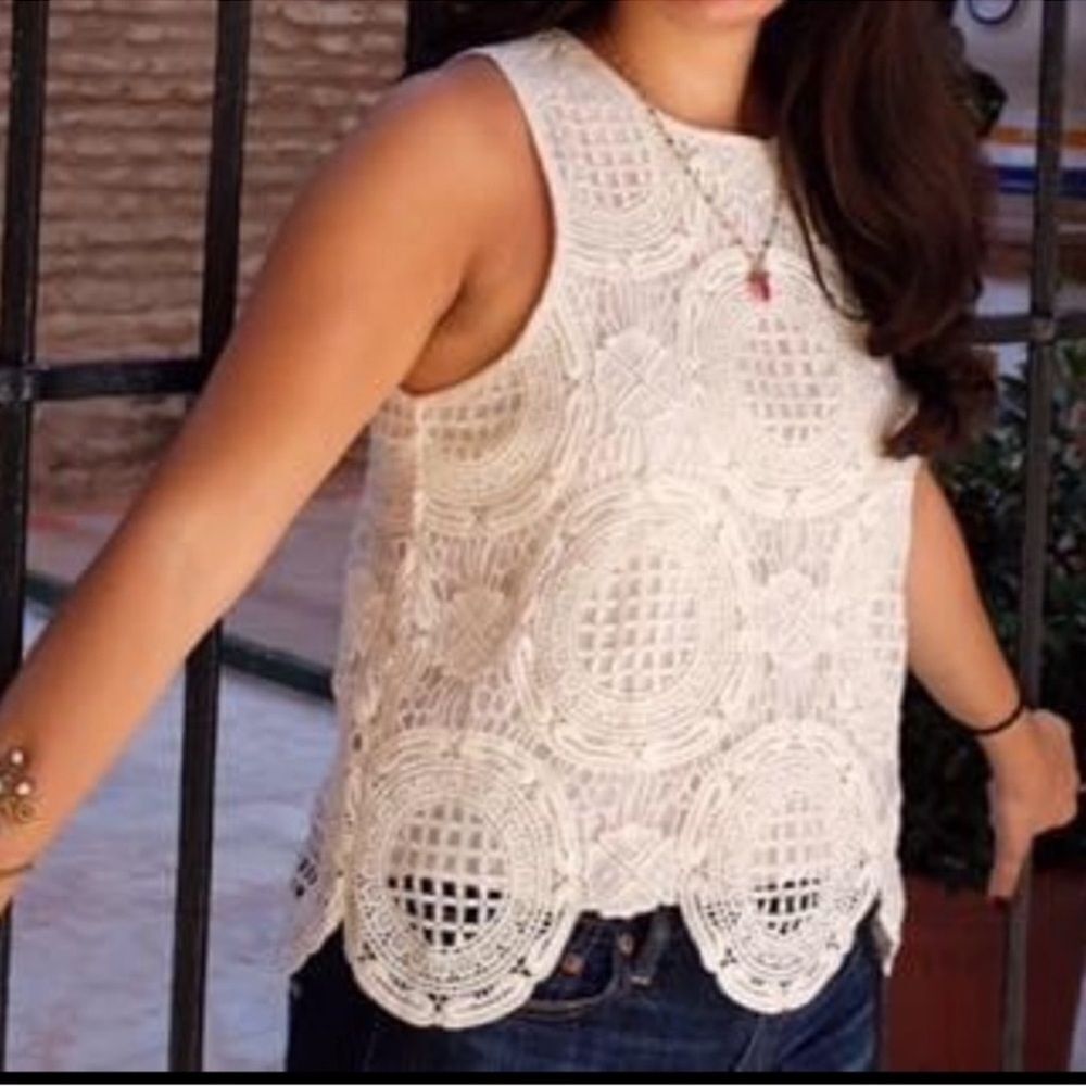 BR L Luxury Elegant Ivory Crochet Lace Back Button Keyhole Sleeveless Shell